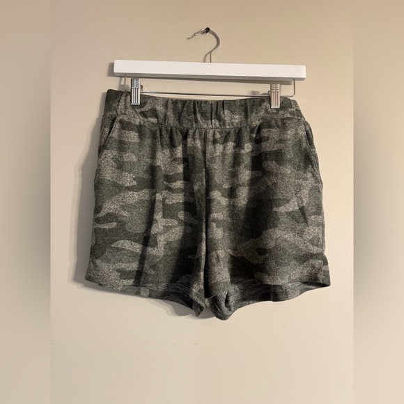 2/$15 Maurice’s Camo Set Short & Cowl Neck - Picture 7 of 10